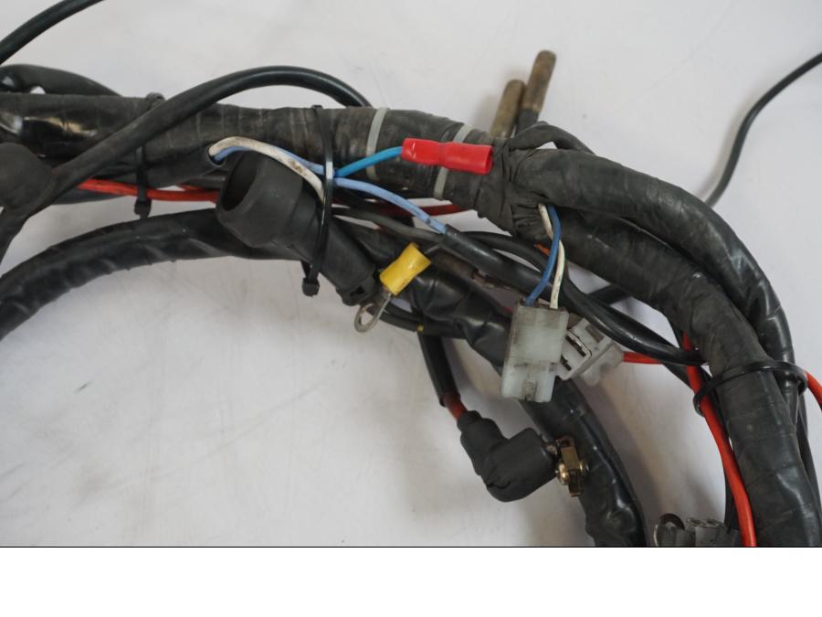 Snett nerifrån på Kabelstam från en Aprilia RS 125 -2000 motorcykel.