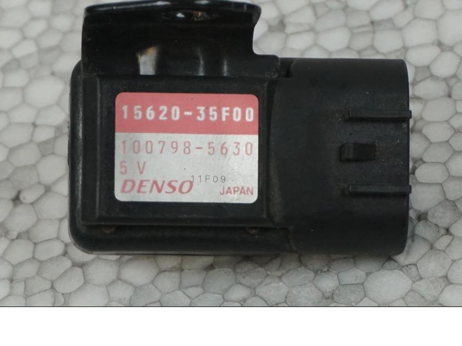 Vänster sida på Mapsensor från en Suzuki SV 1000 -2005 motorcykel.