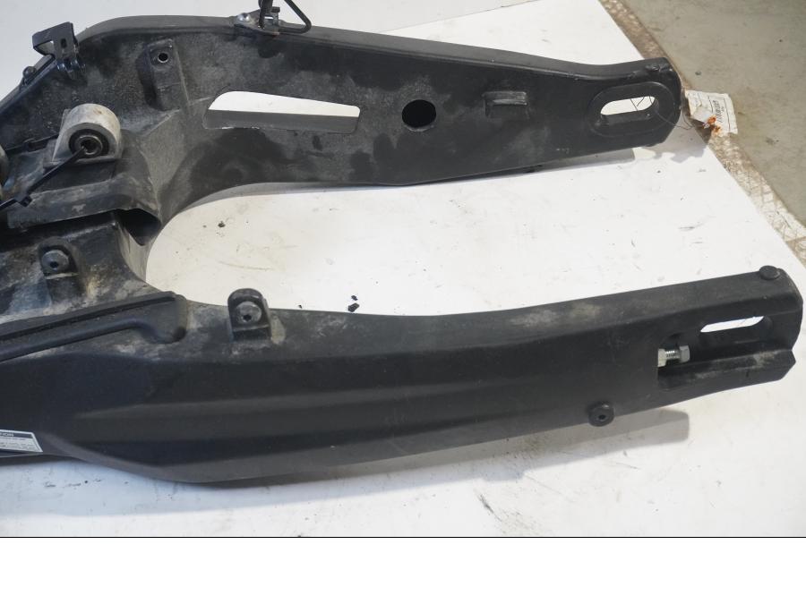 Höger sida på Sving från en Yamaha MT-07 Tracer -2016 motorcykel.