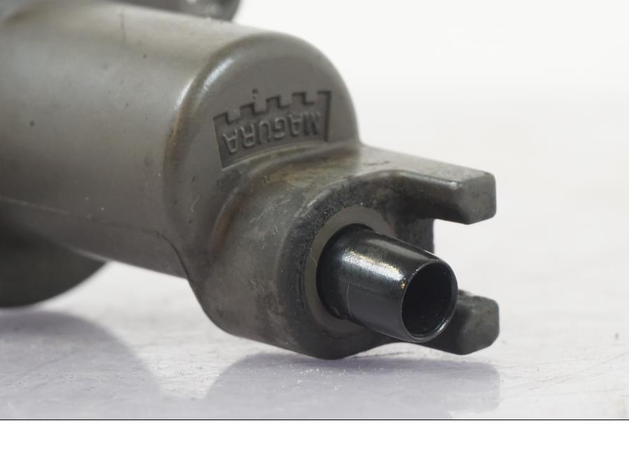 Höger sida på Kopplingslavcylinder från en BMW R 1200 GS -2005 motorcykel.