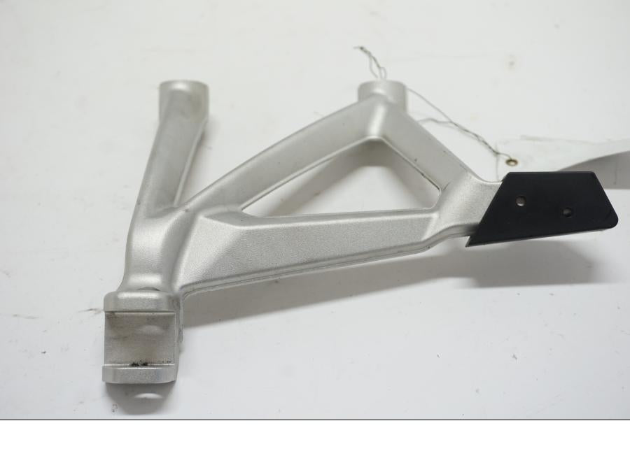 Framsidan på Fotpinnefäste från en BMW R 1250 GS -2019 motorcykel.