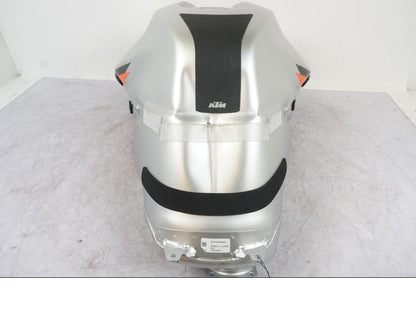 Extrabild1 på Bensintank från en KTM 1290 Super Duke R -2022 motorcykel.