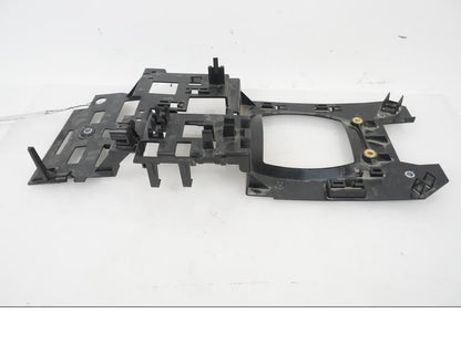 Framsidan på Fästplatta från en H-D Adventure Pan America Special RA1250S -2021 motorcykel.