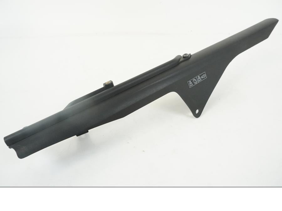 Framsidan på Kedjeskydd från en Triumph Speed Triple -2009 motorcykel.