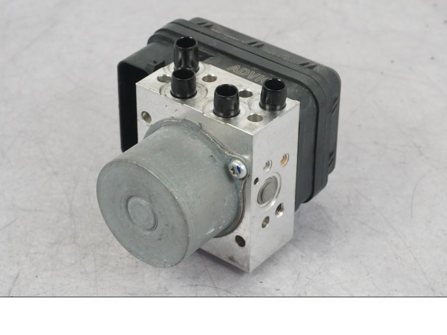 Baksidan på ABS Modulator från en Yamaha MT-09 SP -2018 motorcykel.