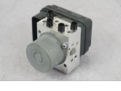 Baksidan på ABS Modulator från en Yamaha MT-09 SP -2018 motorcykel.