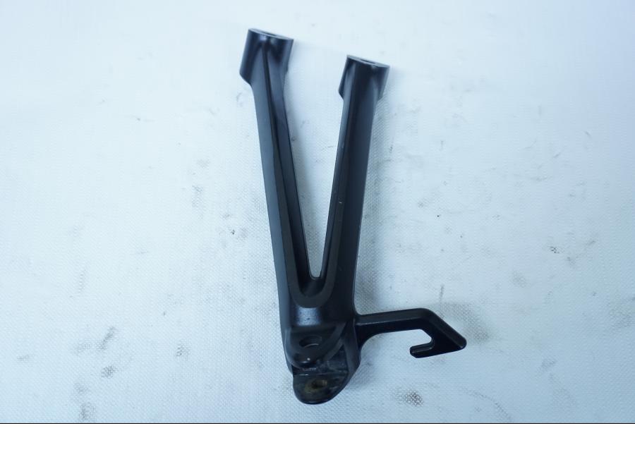 Framsidan på Fotpinnefäste från en Suzuki GSX-R 750 -2009 motorcykel.