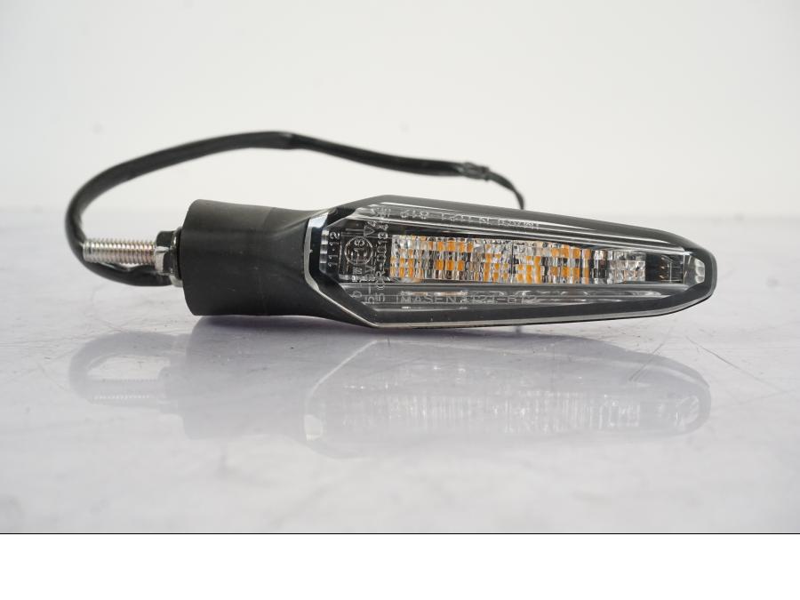 Framsidan på Blinkers LED från en Honda CRF 1000 Africa Twin -2016 motorcykel.