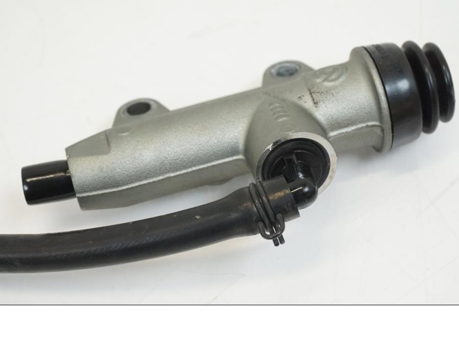 Extrabild2 på Bromshuvudcylinder från en Ducati Streetfighter V4 -2020 motorcykel.