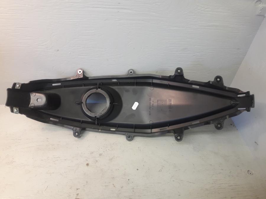 Baksidan på Bensintankskåpa från en Yamaha MT 125 -2017 motorcykel.