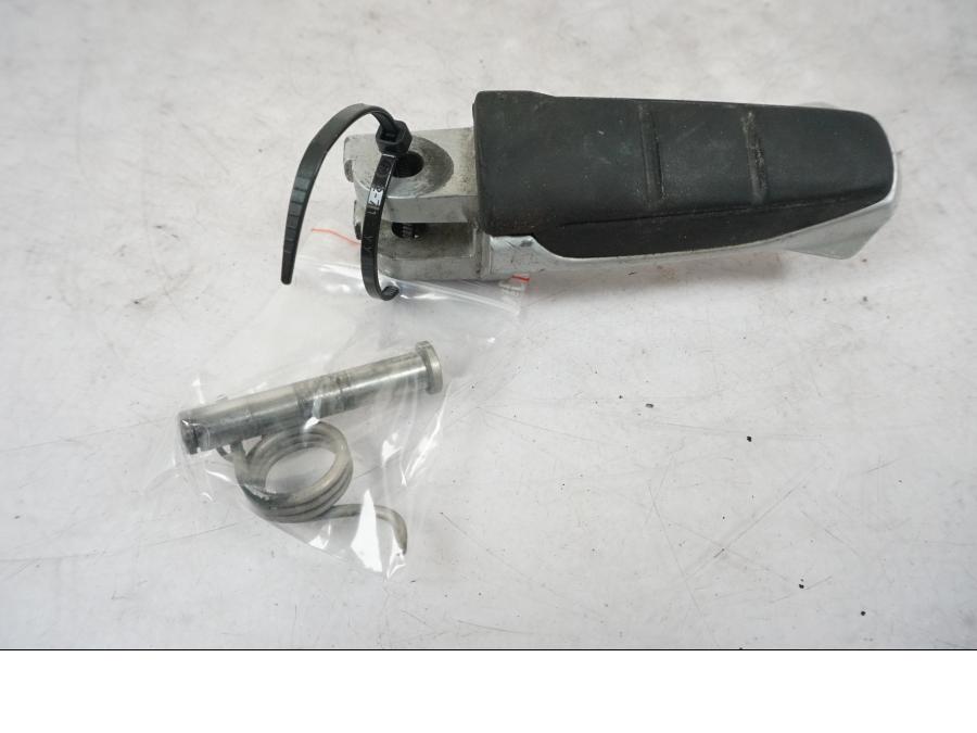 Framsidan på Fotpinne från en BMW R 850 R -2004 motorcykel.