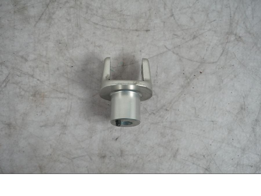 Framsidan på Fotpinnefäste från en BMW S 1000 XR -2019 motorcykel.