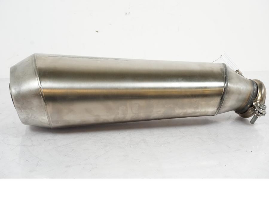 Baksidan på Ljuddämpare från en KTM 1290 Super Duke R EVO -2023 motorcykel.