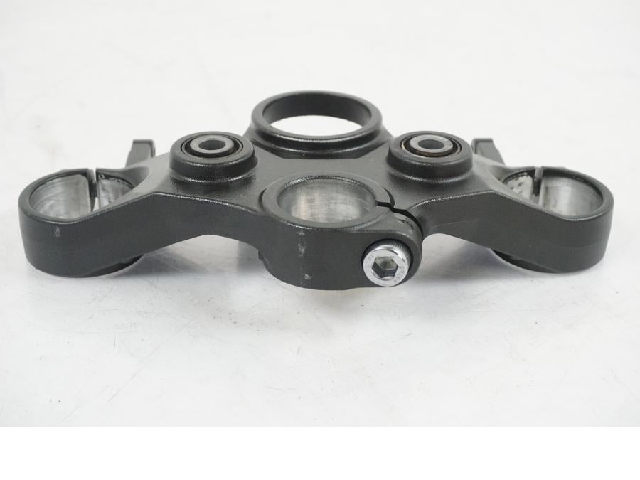 Baksidan på Gaffelkrona från en Yamaha MT-07 -2019 motorcykel.