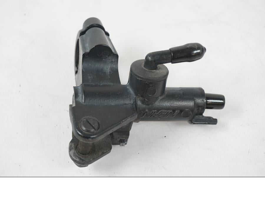 Framsidan på Bromshuvudcylinder från en Suzuki SV 650 S -2005 motorcykel.