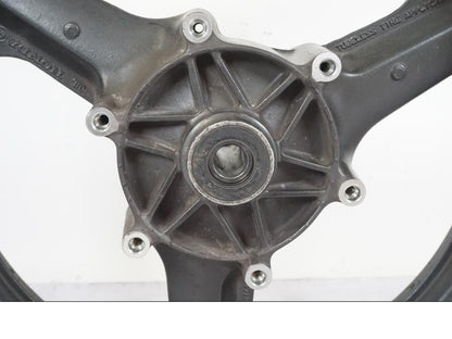 Baksidan på Fälg från en Honda CBR 1000 F -1999 motorcykel.