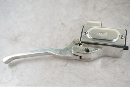 Framsidan på Bromshuvudcylinder från en Kawasaki VN 1500 -1996 motorcykel.
