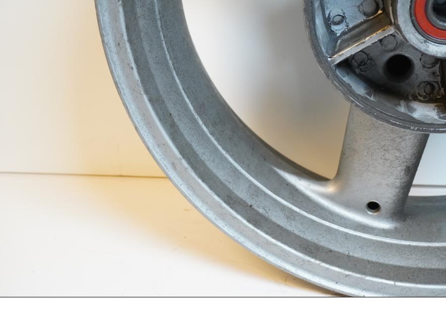 Extrabild5 på Fälg från en Triumph TT 600 -2001 motorcykel.