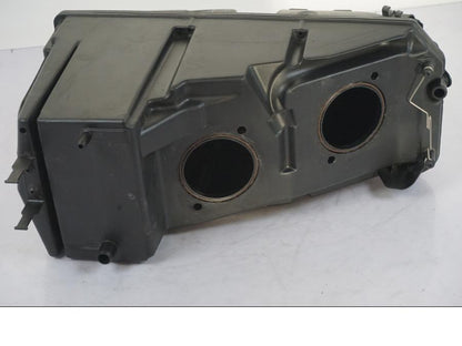 Snett nerifrån på Luftburk från en KTM 1290 Super Duke R -2018 motorcykel.