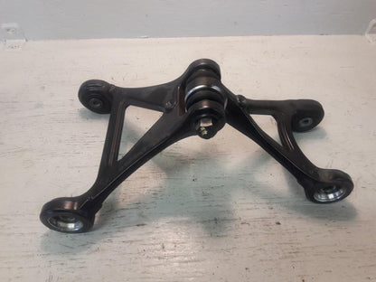 Framsidan på Länkage från en BMW K 1200 S -2008 motorcykel.