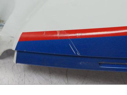 Snett nerifrån på Bensintankskåpa från en BMW F 800 R -2018 motorcykel.