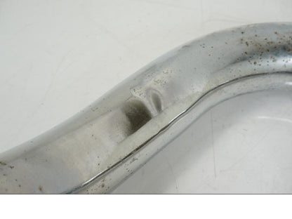 Snett uppifrån på Grenrör från en Suzuki VS 1400 -1999 motorcykel.