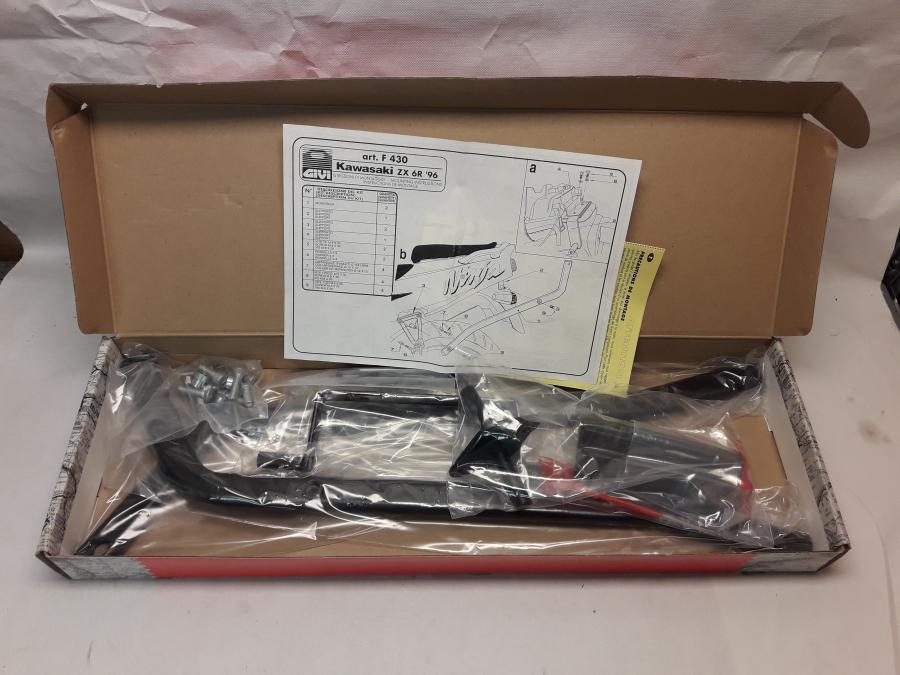 Framsidan på Topboxfäste från en Kawasaki ZX-6R -1996 motorcykel.