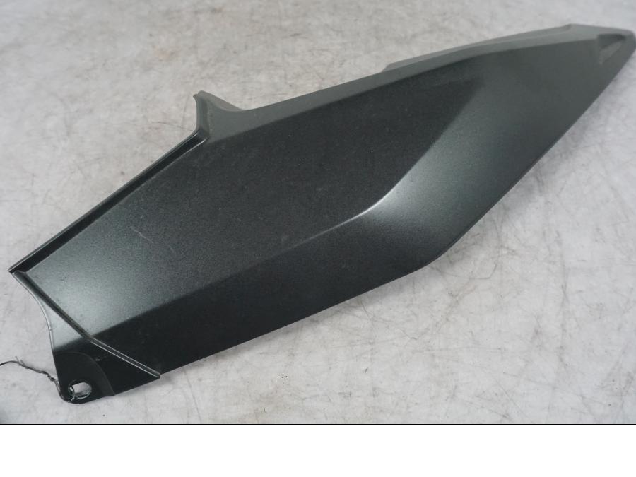 Snett uppifrån på Bensintankskåpa från en BMW K 1600 GTL -2015 motorcykel.