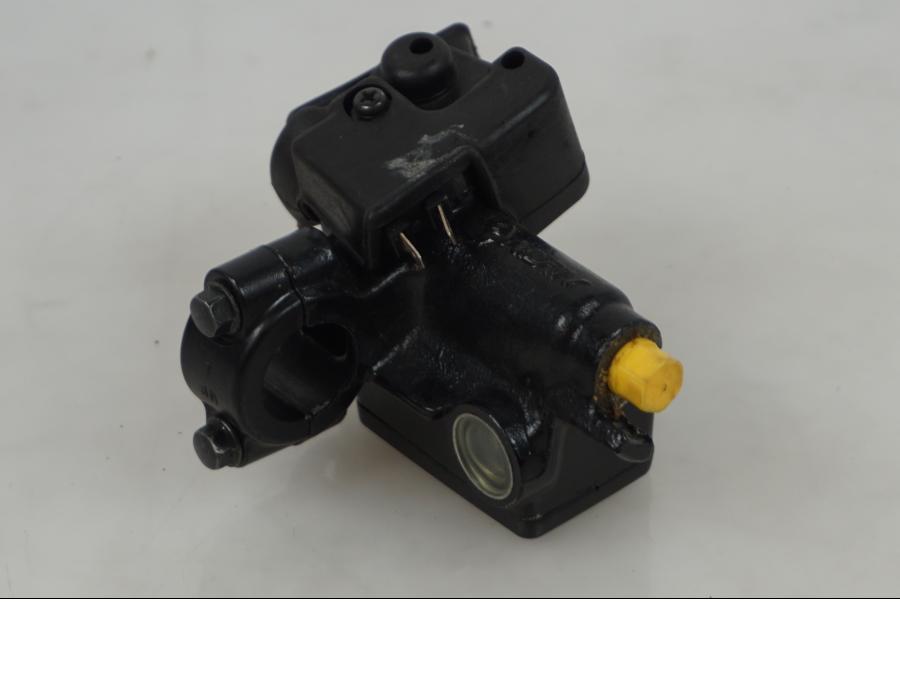 Höger sida på Bromshuvudcylinder från en Honda CRF 250 -2013 motorcykel.