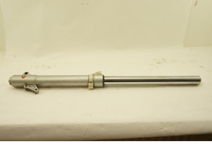 Framsidan på Gaffelben från en Yamaha TT 600 RE -2004 motorcykel.