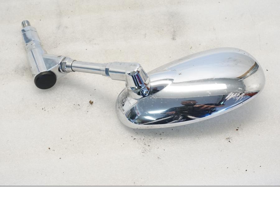 Baksidan på Backspegel från en Yamaha XVZ 13TD -1999 motorcykel.