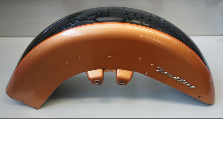 Baksidan på Framskärm från en H-D Touring Road King Classic FLHRCI -2008 motorcykel.