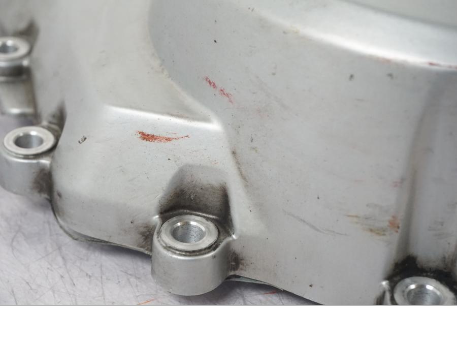 Snett nerifrån på Generatorkåpa från en BMW F 750 GS -2020 motorcykel.