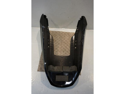 Vänster sida på Bakskärm från en Yamaha V-Max 1700 -2010 motorcykel.