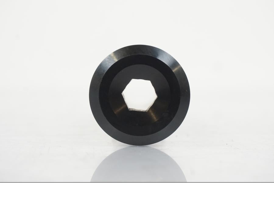 Vänster sida på Axel från en KTM 1290 Super Duke R EVO -2023 motorcykel.