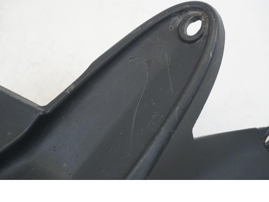 Baksidan på Svingskärm från en Ducati Hyperstrada -2013 motorcykel.