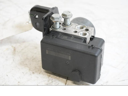 Baksidan på ABS Modulator från en H-D Dyna Street Bob FXDB/I -2013 motorcykel.