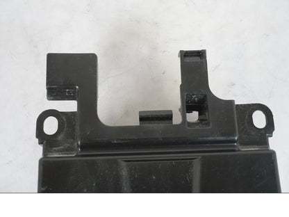 Snett uppifrån på Batterihållare från en Suzuki GSX-S 1000 -2017 motorcykel.