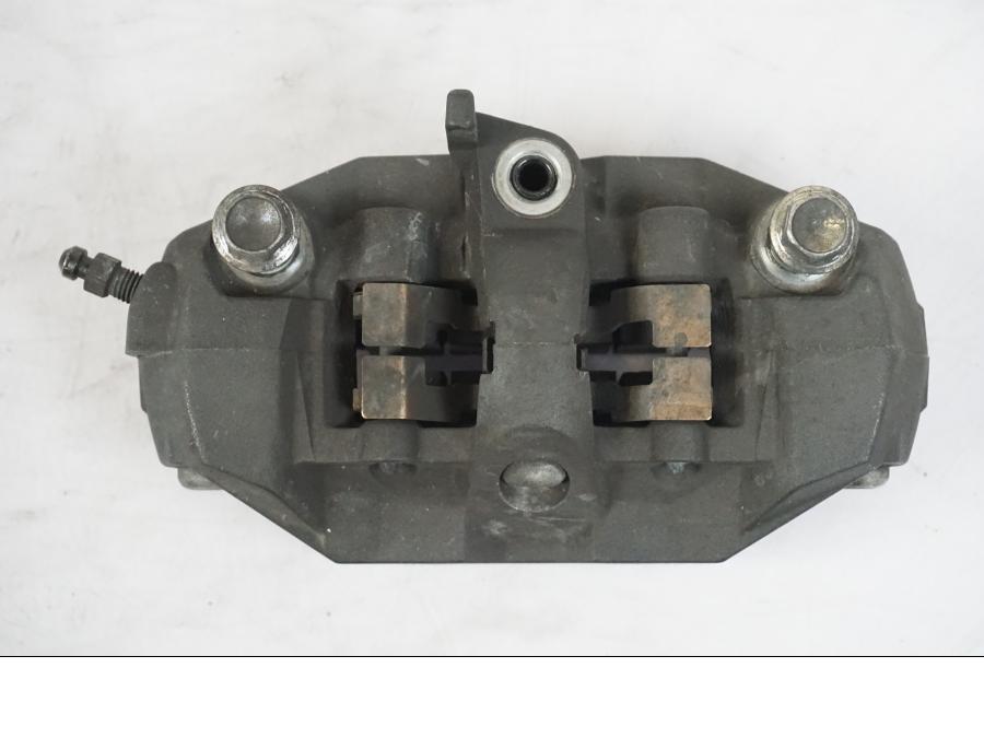 Snett nerifrån på Bromsok från en Suzuki GSX-R 750 -2006 motorcykel.