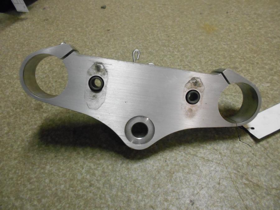 Höger sida på Gaffelkrona från en Suzuki M 1800 -2007 motorcykel.