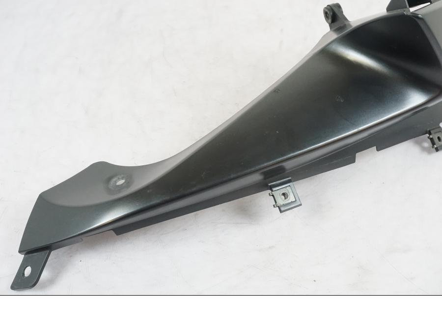 Höger sida på Luftintag från en Suzuki GSX-R 750 -2006 motorcykel.