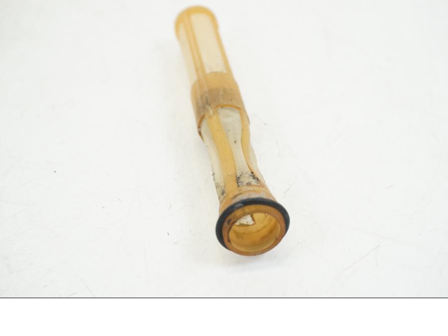 Höger sida på Bensinkran från en Honda CB 750 -2002 motorcykel.