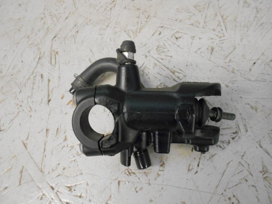 Framsidan på Bromshuvudcylinder från en BMW S 1000 RR -2017 motorcykel.