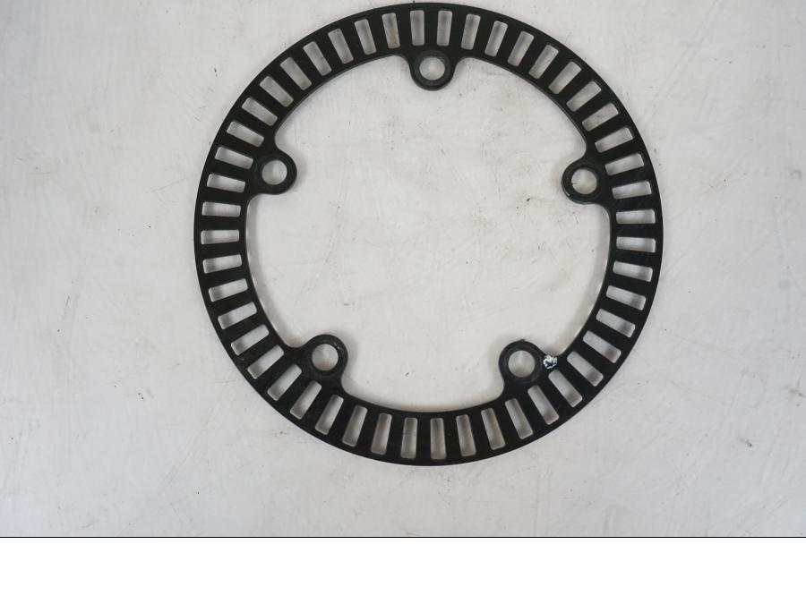 Baksidan på ABS krans från en KTM 1290 Super Duke -2019 motorcykel.