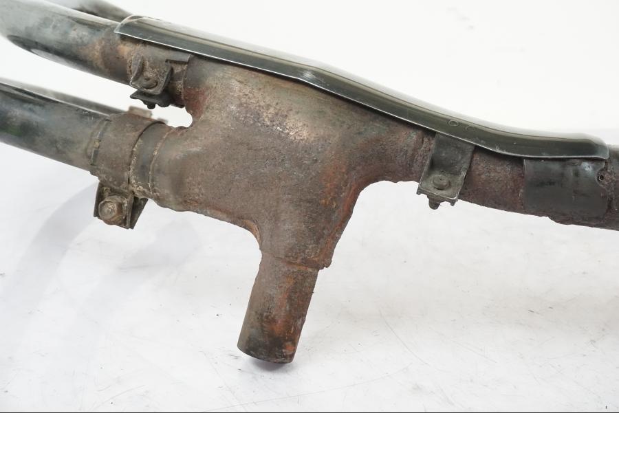 Snett uppifrån på Avgassystem från en Suzuki GSX 550 EF -1985 motorcykel.