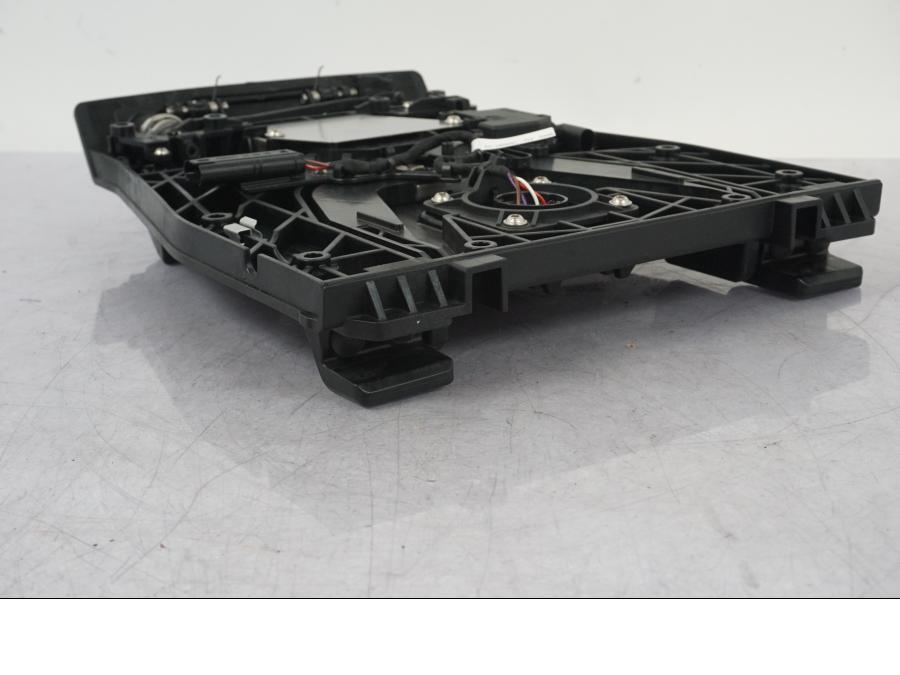 Snett nerifrån på Topboxfäste från en BMW R 1300 GS -2024 motorcykel.