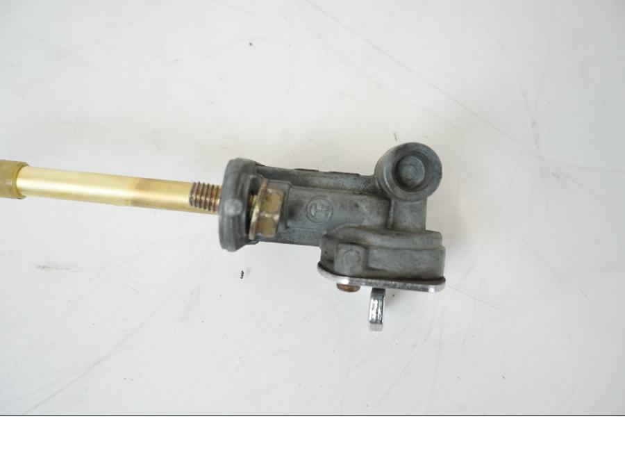 Snett nerifrån på Bensinkran från en Kawasaki VN 1500 -1996 motorcykel.