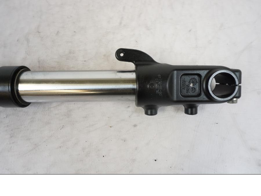 Baksidan på Gaffelben från en KTM 690 Duke -2014 motorcykel.