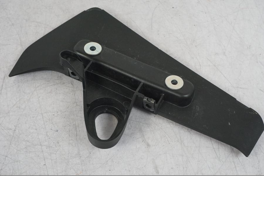 Framsidan på Blinkersfäste från en Yamaha MT-09 SP -2018 motorcykel.