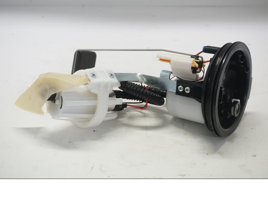 Framsidan på Bensinpump insprut från en BMW R 1250 GS -2019 motorcykel.